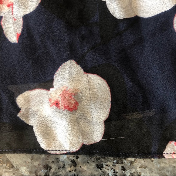 BANANA REPUBLIC Navy, White & Pink Floral Print Micro-Pleated Swing Top - Picture 14 of 14
